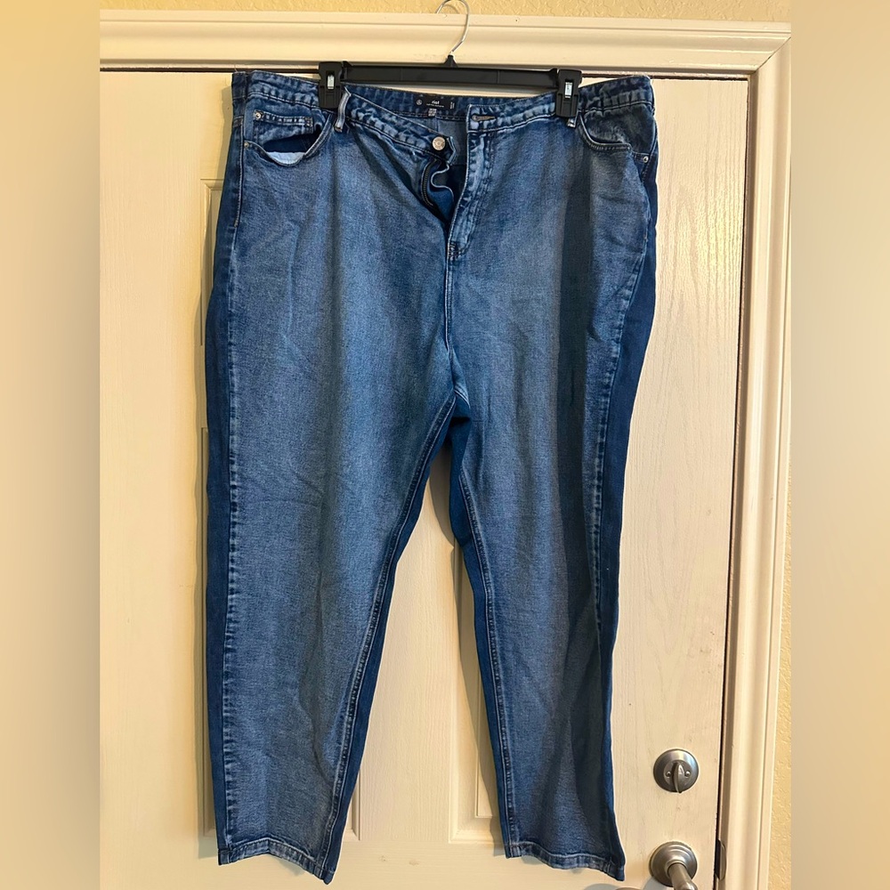 MissGuided Riot High Rise two tone Mom Jeans